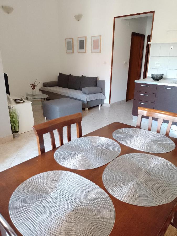 Martina 2 Appartement Bašanija Buitenkant foto